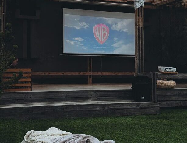 How to Plan a Perfect Screen-Light Evening for Ultimate Relaxation